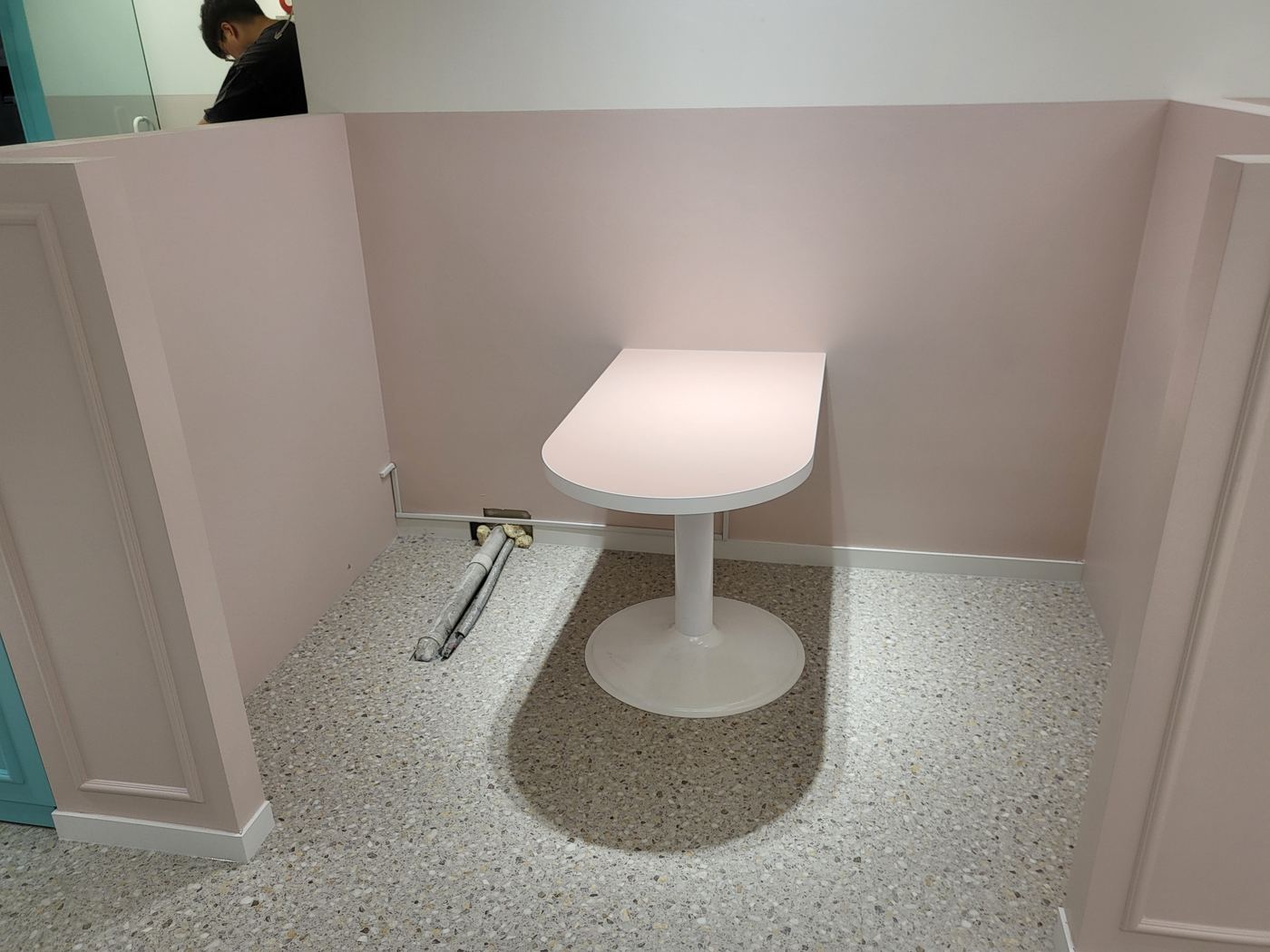 디저트 카페 · 경기 안양 — 반원형 커스텀 테이블